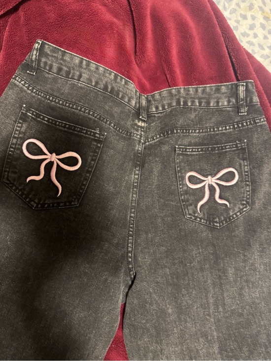 SHEIN Denim - SHEIN Black Washed Denim Jeans with Pink Pocket Accents